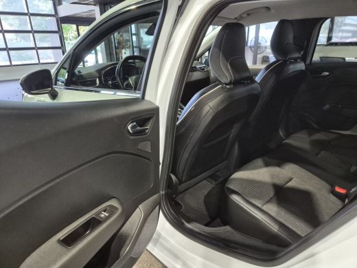 Renault Clio 1.6 E-Tech Hybrid 140 Intens 360 camera | Android-Carplay | Half leder | Stuur/Stoel verwarming |... ActivLease financial lease