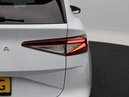Skoda Enyaq iV 60 180 Pk | Panoramadak | Crystal Light LED | Stuur- en Stoelverwarming | Privacy Glass | Camera ... ActivLease financial lease