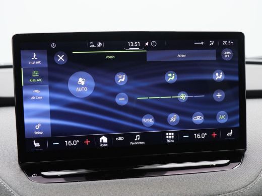 Skoda Enyaq iV 60 180 Pk | Panoramadak | Crystal Light LED | Stuur- en Stoelverwarming | Privacy Glass | Camera ... ActivLease financial lease
