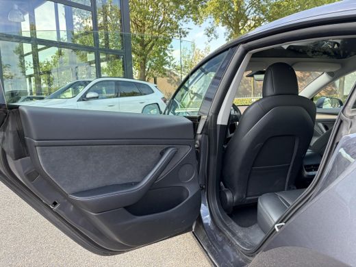 Tesla Model 3 Long Range AWD 75 kWh VAN: 35.900,- VOOR: 33.440,- UW HERFSTVOORDEEL: 2.460,-| FABRIEKSGARANTIE O... ActivLease financial lease