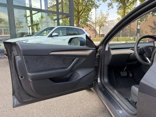 Tesla Model 3 Long Range AWD 75 kWh VAN: 35.900,- VOOR: 33.440,- UW HERFSTVOORDEEL: 2.460,-| FABRIEKSGARANTIE O... ActivLease financial lease
