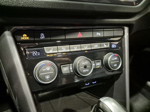 Volkswagen T-Roc 1.5 TSI Sport Business R Panorama | Camera | LED | Trekhaak | Zeer nette auto ActivLease financial lease