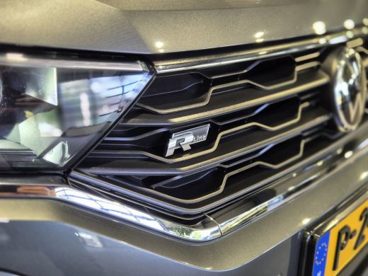 Volkswagen T-Roc 1.5 TSI Sport Business R Panorama | Camera | LED | Trekhaak | Zeer nette auto ActivLease financial lease