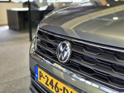 Volkswagen T-Roc 1.5 TSI Sport Business R Panorama | Camera | LED | Trekhaak | Zeer nette auto ActivLease financial lease