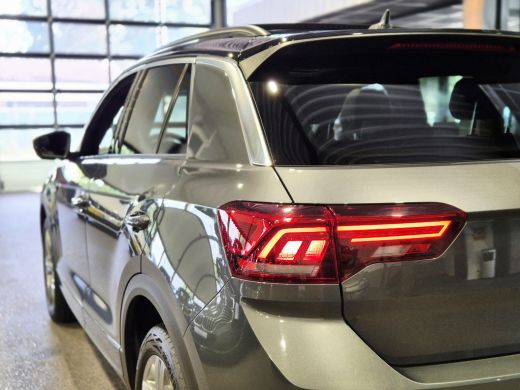 Volkswagen T-Roc 1.5 TSI Sport Business R Panorama | Camera | LED | Trekhaak | Zeer nette auto ActivLease financial lease