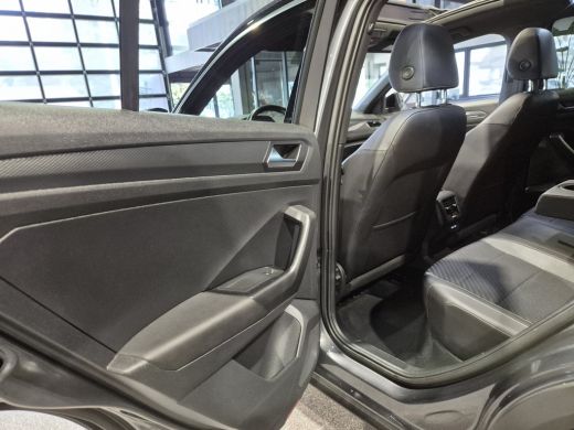 Volkswagen T-Roc 1.5 TSI Sport Business R Panorama | Camera | LED | Trekhaak | Zeer nette auto ActivLease financial lease