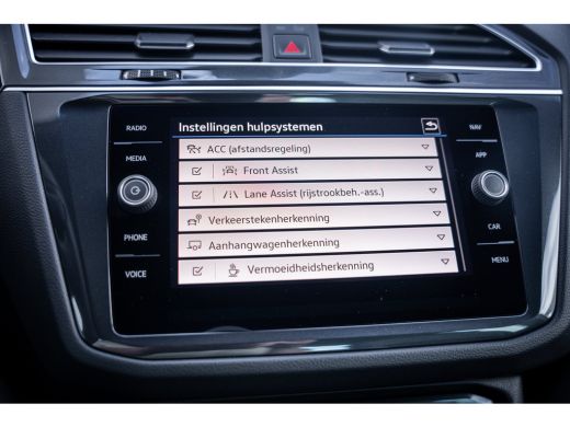 Volkswagen Tiguan 1.5 TSI R-Line Business+ | Achteruitrijcamera | Afneembare trekhaak | Elektrisch bedienbare achte... ActivLease financial lease