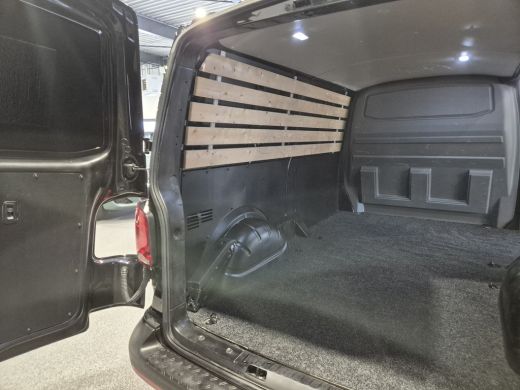 Volkswagen Transporter 2.0 TDI L2H1 3-Zits Navigatie | Sidebars | Cruise ActivLease financial lease