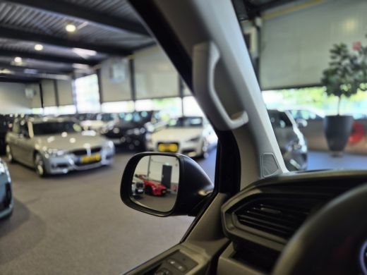 Volkswagen Transporter 2.0 TDI L2H1 3-Zits Navigatie | Sidebars | Cruise ActivLease financial lease