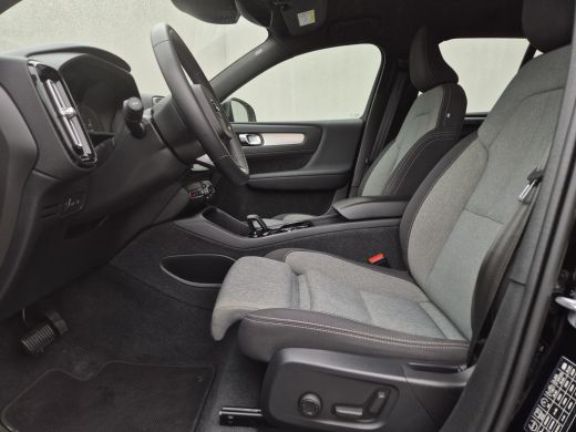 Volvo  XC40 1.5 T5 Recharge Plus Dark / All season banden / Harman/Kardon Audio Systeem / Park Assist Pack & ... ActivLease financial lease