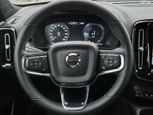 Volvo  XC40 1.5 T5 Recharge Plus Dark / All season banden / Harman/Kardon Audio Systeem / Park Assist Pack & ... ActivLease financial lease