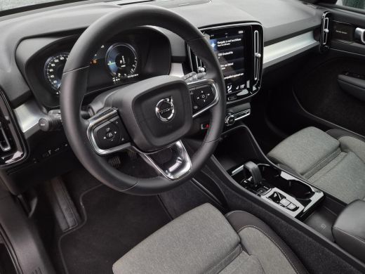 Volvo  XC40 1.5 T5 Recharge Plus Dark / All season banden / Harman/Kardon Audio Systeem / Park Assist Pack & ... ActivLease financial lease