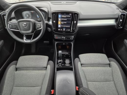 Volvo  XC40 1.5 T5 Recharge Plus Dark / All season banden / Harman/Kardon Audio Systeem / Park Assist Pack & ... ActivLease financial lease