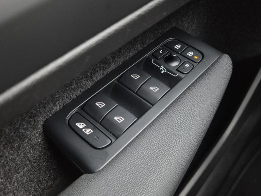 Volvo  XC40 1.5 T5 Recharge Plus Dark / All season banden / Harman/Kardon Audio Systeem / Park Assist Pack & ... ActivLease financial lease