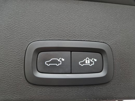 Volvo  XC40 1.5 T5 Recharge Plus Dark / All season banden / Harman/Kardon Audio Systeem / Park Assist Pack & ... ActivLease financial lease