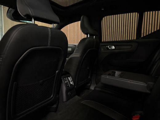 Volvo  XC40 T5 Recharge R-Design | Schuifdak | Trekhaak | Parkeercamera | Adaptieve Cruise Control | Stoel en... ActivLease financial lease
