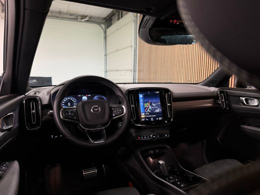 Volvo  XC40 T5 Recharge R-Design | Schuifdak | Trekhaak | Parkeercamera | Adaptieve Cruise Control | Stoel en... ActivLease financial lease