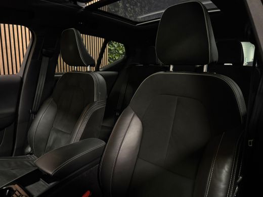 Volvo  XC40 T5 Recharge R-Design | Schuifdak | Trekhaak | Parkeercamera | Adaptieve Cruise Control | Stoel en... ActivLease financial lease