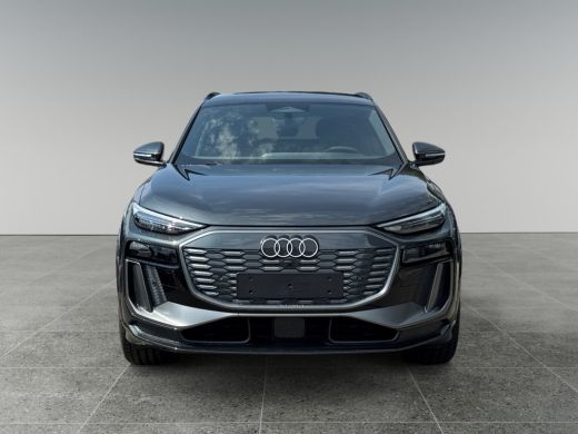 Audi Q6 e-tron S edition 83 kWh 252pk Stoelverwarming voor en achter | Park assist plus | Adaptive cruise control ActivLease financial lease