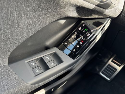 Audi Q6 e-tron S edition 83 kWh 252pk Stoelverwarming voor en achter | Park assist plus | Adaptive cruise control ActivLease financial lease