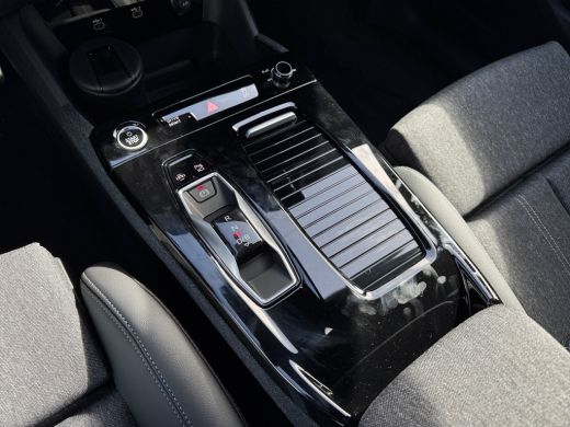 Audi Q6 e-tron S edition 83 kWh 252pk Stoelverwarming voor en achter | Park assist plus | Adaptive cruise control ActivLease financial lease