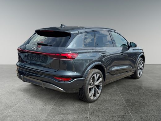 Audi Q6 e-tron S edition 83 kWh 252pk Stoelverwarming voor en achter | Park assist plus | Adaptive cruise control ActivLease financial lease