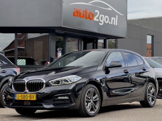BMW 1 Serie 118i AUT7 HIGH EXECUTIVE SPORT-LEDER NAVI CAMERA DIGI-DASH APPLE-CARPLAY LED LMV PDC ActivLease financial lease