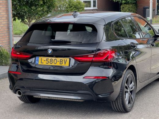 BMW 1 Serie 118i AUT7 HIGH EXECUTIVE SPORT-LEDER NAVI CAMERA DIGI-DASH APPLE-CARPLAY LED LMV PDC ActivLease financial lease