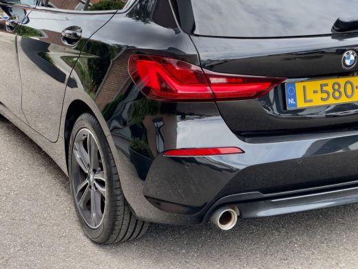 BMW 1 Serie 118i AUT7 HIGH EXECUTIVE SPORT-LEDER NAVI CAMERA DIGI-DASH APPLE-CARPLAY LED LMV PDC ActivLease financial lease