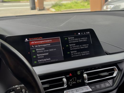 BMW 1 Serie 118i AUT7 HIGH EXECUTIVE SPORT-LEDER NAVI CAMERA DIGI-DASH APPLE-CARPLAY LED LMV PDC ActivLease financial lease