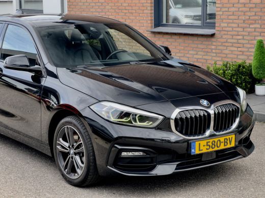 BMW 1 Serie 118i AUT7 HIGH EXECUTIVE SPORT-LEDER NAVI CAMERA DIGI-DASH APPLE-CARPLAY LED LMV PDC ActivLease financial lease