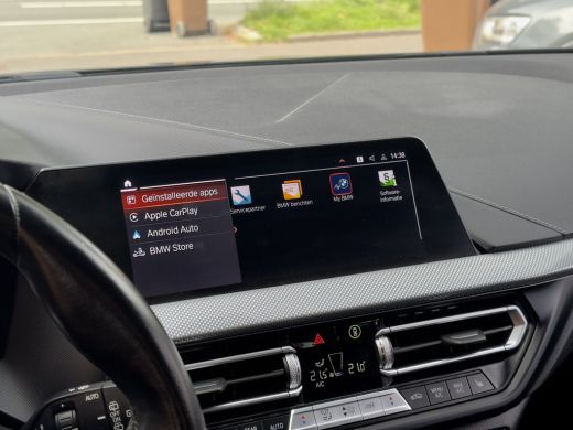 BMW 1 Serie 118i AUT7 HIGH EXECUTIVE SPORT-LEDER NAVI CAMERA DIGI-DASH APPLE-CARPLAY LED LMV PDC ActivLease financial lease