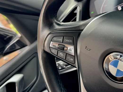 BMW 1 Serie 118i AUT7 HIGH EXECUTIVE SPORT-LEDER NAVI CAMERA DIGI-DASH APPLE-CARPLAY LED LMV PDC ActivLease financial lease