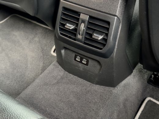 BMW 1 Serie 118i AUT7 HIGH EXECUTIVE SPORT-LEDER NAVI CAMERA DIGI-DASH APPLE-CARPLAY LED LMV PDC ActivLease financial lease