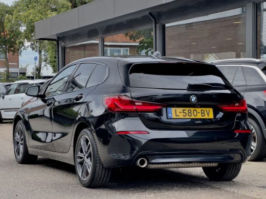 BMW 1 Serie 118i AUT7 HIGH EXECUTIVE SPORT-LEDER NAVI CAMERA DIGI-DASH APPLE-CARPLAY LED LMV PDC ActivLease financial lease
