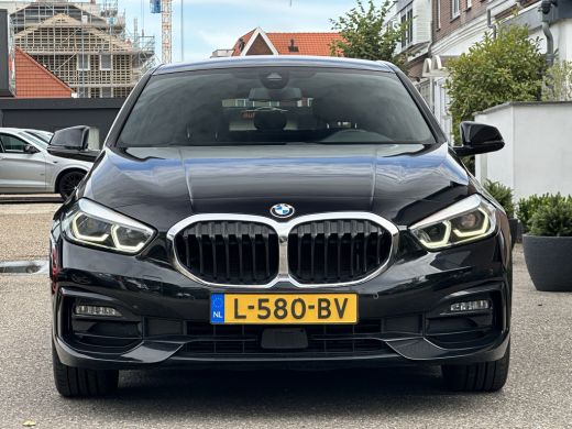 BMW 1 Serie 118i AUT7 HIGH EXECUTIVE SPORT-LEDER NAVI CAMERA DIGI-DASH APPLE-CARPLAY LED LMV PDC ActivLease financial lease