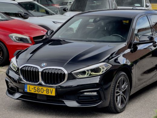 BMW 1 Serie 118i AUT7 HIGH EXECUTIVE SPORT-LEDER NAVI CAMERA DIGI-DASH APPLE-CARPLAY LED LMV PDC ActivLease financial lease