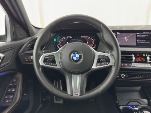 BMW 1 Serie 118i M-Sport-Styling High Executive Edition (INCL-BTW) Aut.*PANO | FULL-LED | DIGI-COCKPIT | HIFI... ActivLease financial lease