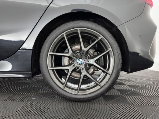 BMW 1 Serie 118i M-Sport-Styling High Executive Edition (INCL-BTW) Aut.*PANO | FULL-LED | DIGI-COCKPIT | HIFI... ActivLease financial lease