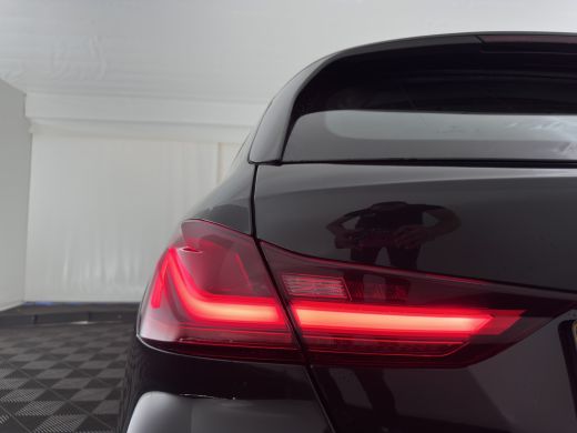 BMW 1 Serie 118i M-Sport-Styling High Executive Edition (INCL-BTW) Aut.*PANO | FULL-LED | DIGI-COCKPIT | HIFI... ActivLease financial lease