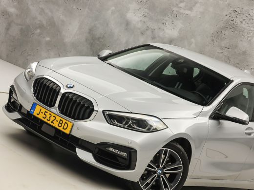 BMW 1 Serie 118i Sport Automaat (APPLE CARPLAY, GROOT NAVI, CLIMATE, LEDER, SPORTSTOELEN, PARKEERSENSOREN, CR... ActivLease financial lease