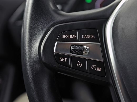 BMW 1 Serie 118i Sport Automaat (APPLE CARPLAY, GROOT NAVI, CLIMATE, LEDER, SPORTSTOELEN, PARKEERSENSOREN, CR... ActivLease financial lease