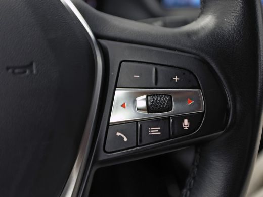 BMW 1 Serie 118i Sport Automaat (APPLE CARPLAY, GROOT NAVI, CLIMATE, LEDER, SPORTSTOELEN, PARKEERSENSOREN, CR... ActivLease financial lease