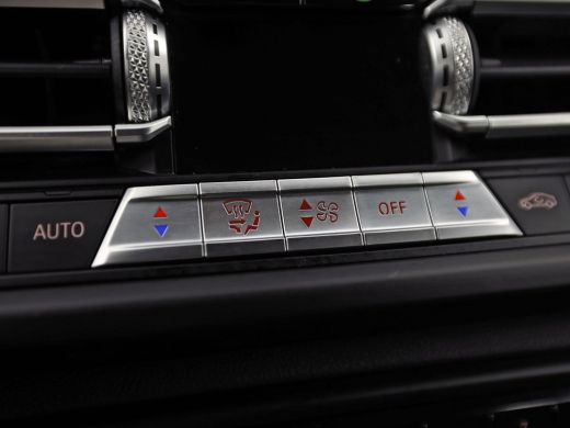 BMW 1 Serie 118i Sport Automaat (APPLE CARPLAY, GROOT NAVI, CLIMATE, LEDER, SPORTSTOELEN, PARKEERSENSOREN, CR... ActivLease financial lease