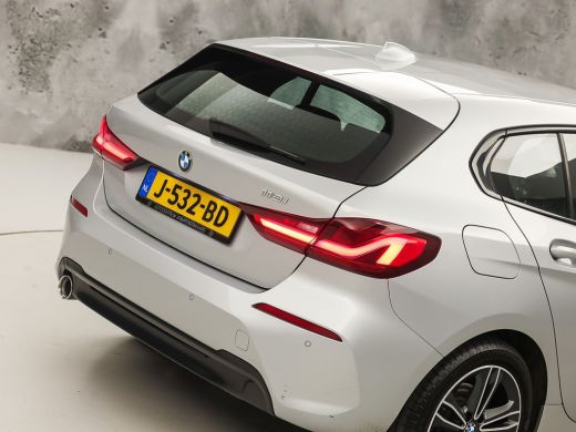 BMW 1 Serie 118i Sport Automaat (APPLE CARPLAY, GROOT NAVI, CLIMATE, LEDER, SPORTSTOELEN, PARKEERSENSOREN, CR... ActivLease financial lease