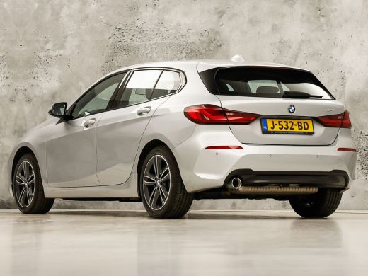 BMW 1 Serie 118i Sport Automaat (APPLE CARPLAY, GROOT NAVI, CLIMATE, LEDER, SPORTSTOELEN, PARKEERSENSOREN, CR... ActivLease financial lease