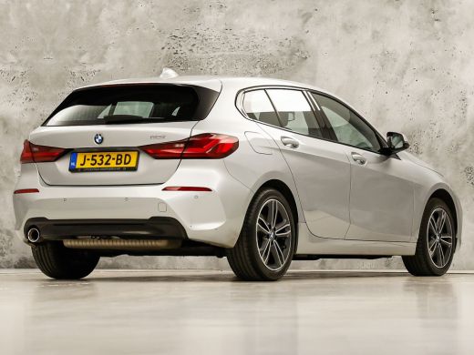 BMW 1 Serie 118i Sport Automaat (APPLE CARPLAY, GROOT NAVI, CLIMATE, LEDER, SPORTSTOELEN, PARKEERSENSOREN, CR... ActivLease financial lease