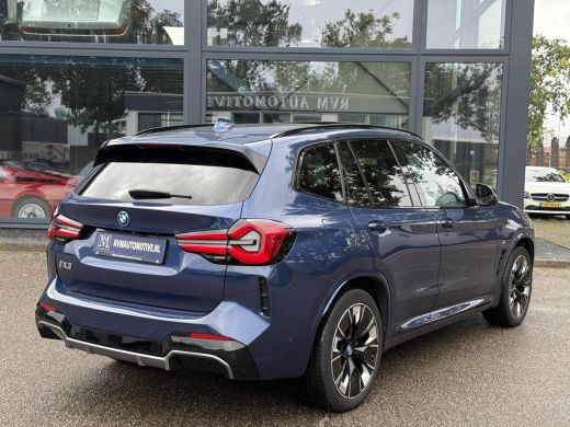 BMW iX3 High Executive 80 kWh M-SPORT SHADOW| SOH 99%| VAN: 43.900,- VOOR: 40.877,- UW HERFSTVOORDEEL: 3... ActivLease financial lease