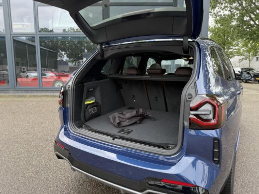 BMW iX3 High Executive 80 kWh M-SPORT SHADOW| SOH 99%| VAN: 43.900,- VOOR: 40.877,- UW HERFSTVOORDEEL: 3... ActivLease financial lease