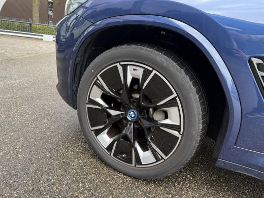 BMW iX3 High Executive 80 kWh M-SPORT SHADOW| SOH 99%| VAN: 43.900,- VOOR: 40.877,- UW HERFSTVOORDEEL: 3... ActivLease financial lease